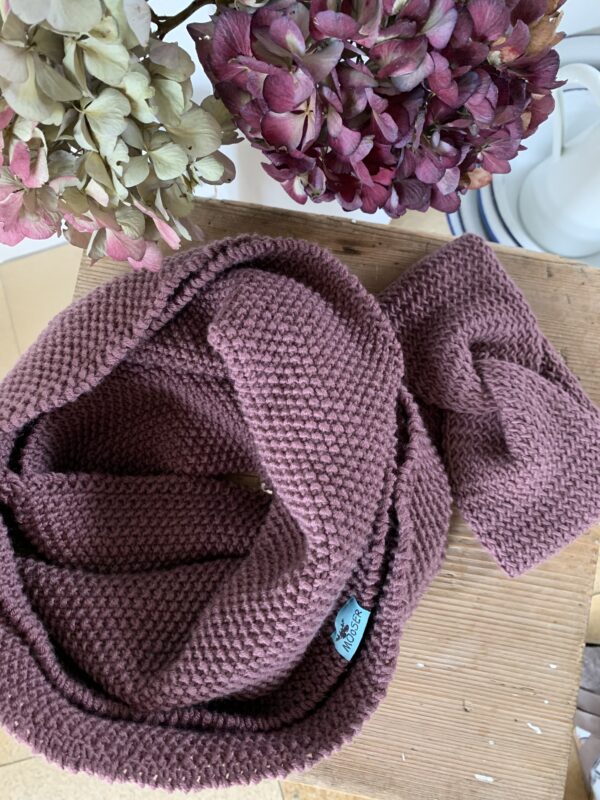 Gestrickter Loop Merino dunkles violet
