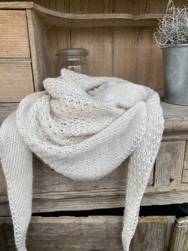 Gestricktes Dreiecks-Tuch