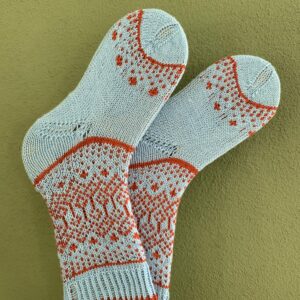 Socken hellblau-orange