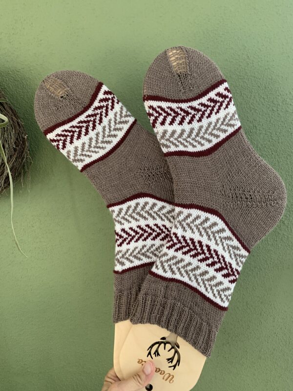 Socken braun-weiss-rot
