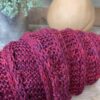 Gestrickter Schal weinrot – Bild 3