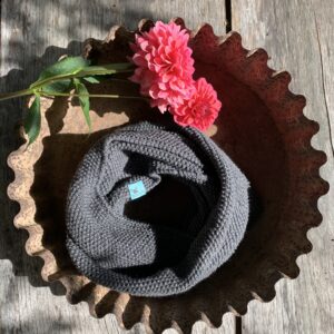 Gestrickter Loop Merino dunkelgrau meliert