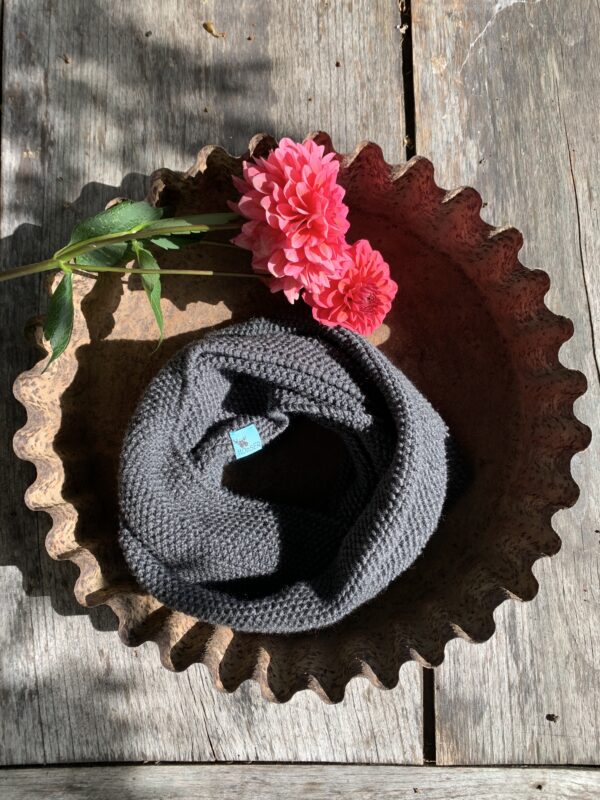Gestrickter Loop Merino dunkelgrau meliert