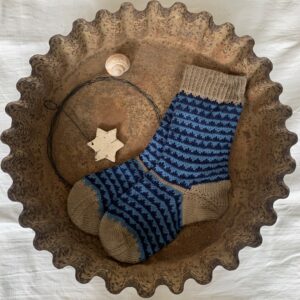 Socken hellblau-dunkelblau-beige