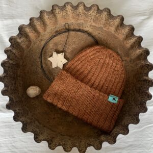 Beanie gestrickt ziegel