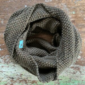 Gestrickter Loop Merino grün meliert